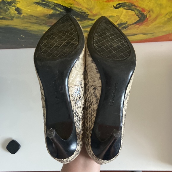 Calvin Klein heels with fauz alligator skin - Picture 7 of 8